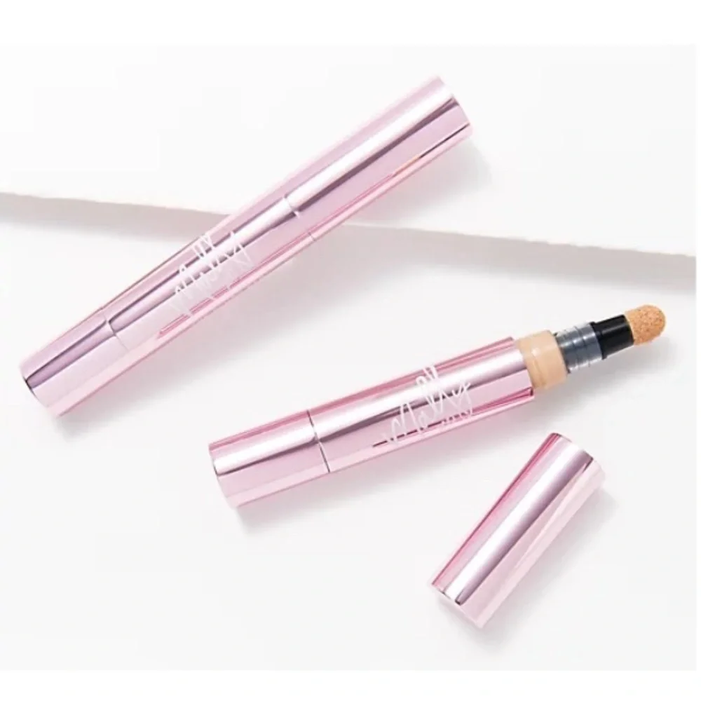 NEW - Mally The Plush Pen Brightening Concealer. Medium.